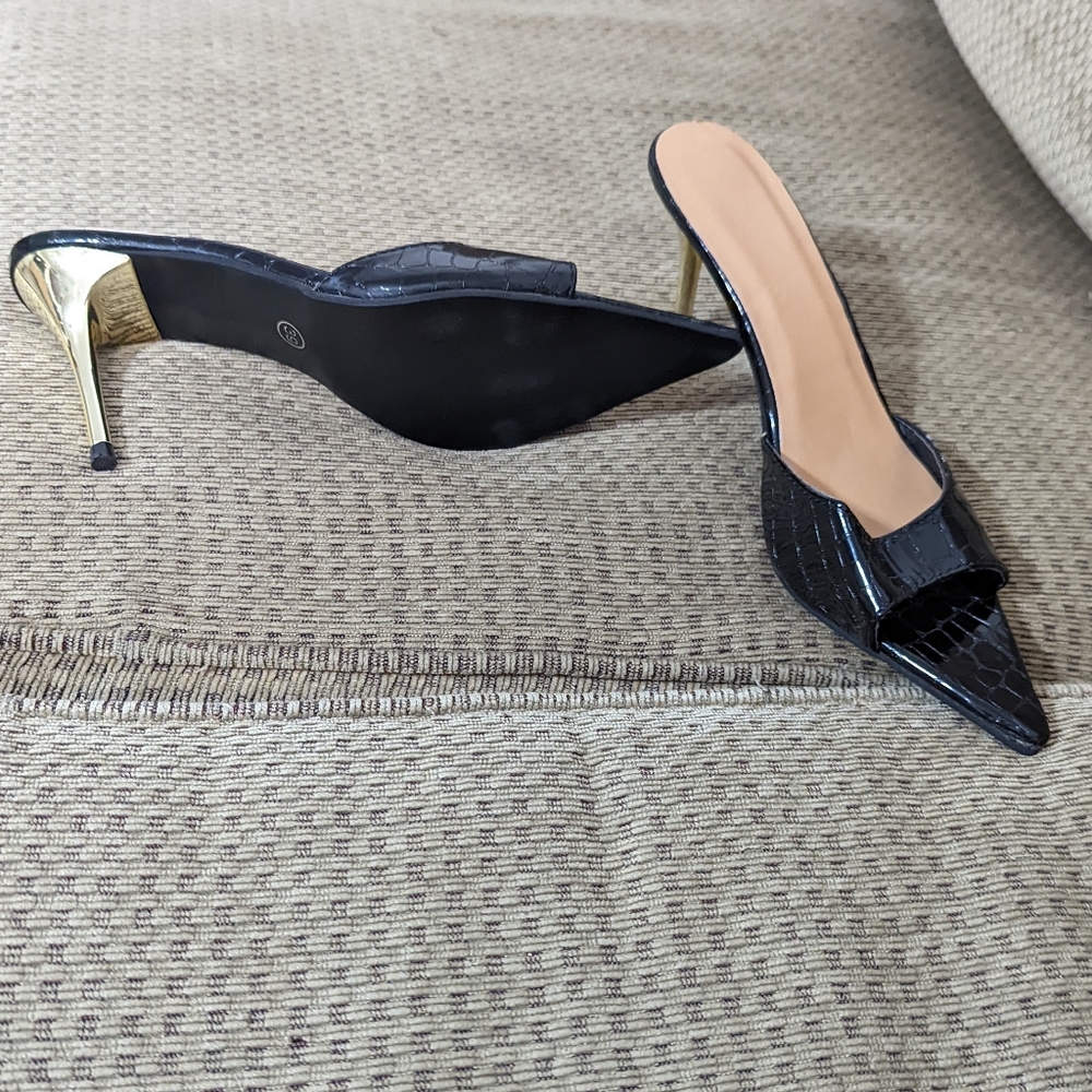 Pointy toe heels